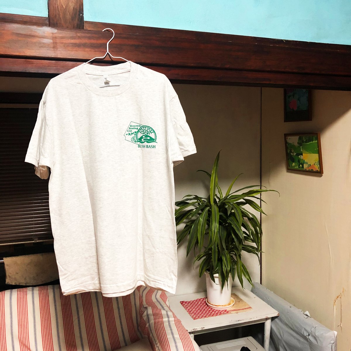 HEERON's tweet image. BUSH BASHさんとRiverside Reading ClubさんのコラボT届きました。
BUSH BASHさんに行ったことないけどよくお見かけし、素晴らしい場所なのでいつか行ってみたいです。
#BUSHBASH #RiversideReadingClub