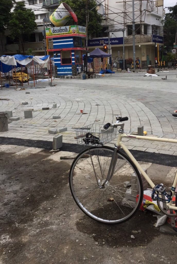 radenafri's tweet photo. Bersepeda melihat Kota Malang yang mulai menarik.
@infomalang https://t.co/pPuAVKuhpY
