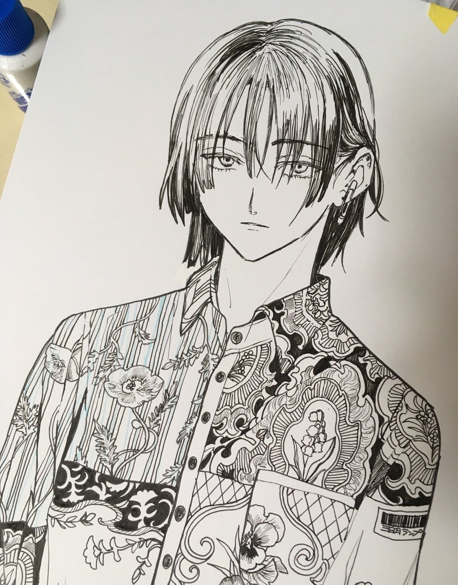 塗る前の線です〜、せっかくなので全部撮ってみました
柄描くの楽しかったな〜、!
原稿の合間にちょこちょこ描いてるんだけど、気分転換になって結構楽しい〜、 