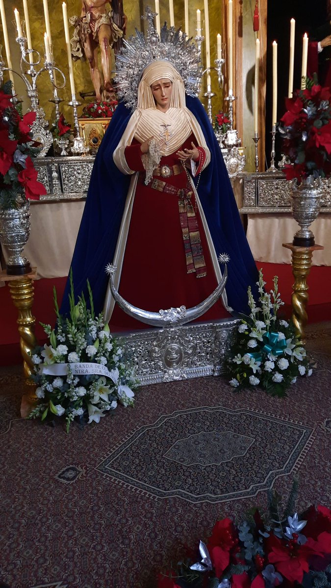 Hoy hemos recibido la ofrenda floral de @bandasol 🌞#45AñosdeSol, a Nuestra Señora del Sol durante su Veneración. Reciban nuestro más afectuoso agradecimiento #SonesdeSol