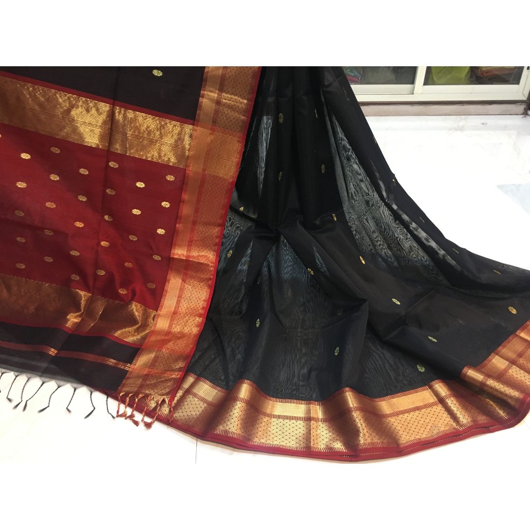 sixyardsaree's tweet photo. Pure Maheshwari Buti Saree with a combination of Black, Maroon, Gold colors.
Reach us on 7799789085 (Call/WhatsApp).
Shop Now at https://t.co/pHKgr9xsHU
#maheshwarisaree #puresilk #silksaree #sixyardsaree #handloomsaree #handloomweaves #muiltiborder https://t.co/AE0AHP7msx