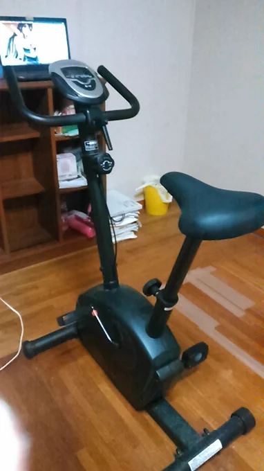 少しでも永くバイクに乗り続ける為の体力作り…だったハズが毎日20km漕がないと落ち着いて眠れない
「エアロバイク中毒」になりつつあります。 