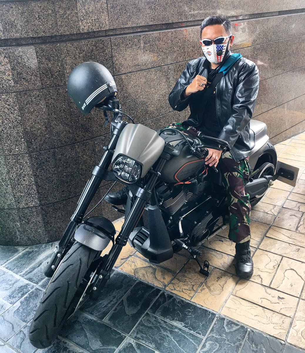 bogesi's tweet photo. touring ... harley #hdci #semarang https://t.co/zvkRZNmUOv