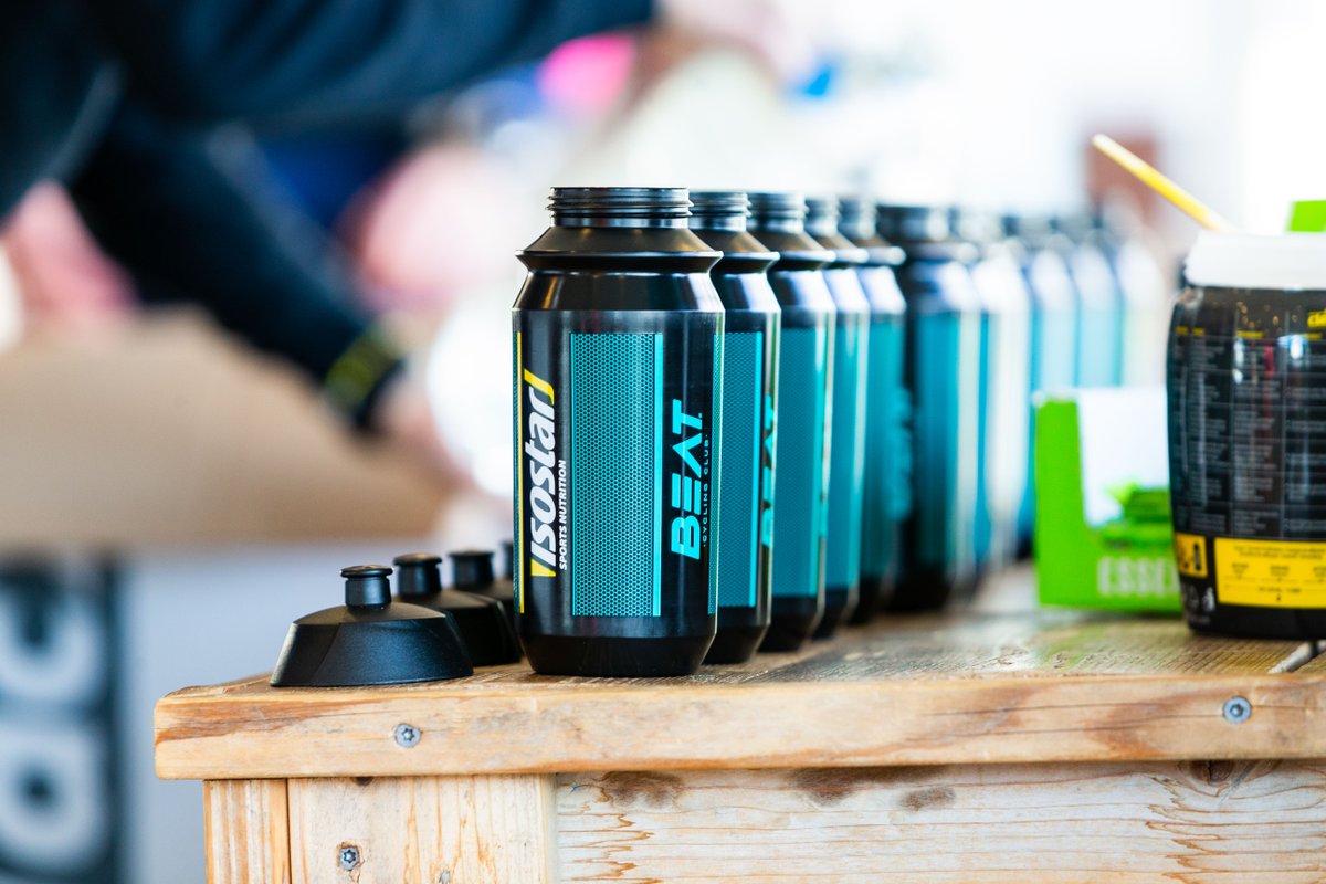 🚴‍♂️ Wielerverenigingen opgelet!
Als steuntje in de rug in lastige tijden, verloten wij voor jouw club een aantal flink pakketten met BEAT X Isostar-bidons. 

👇 Retweet dit bericht en misschien kun jij binnenkort bij onze Service Course de auto volladen.