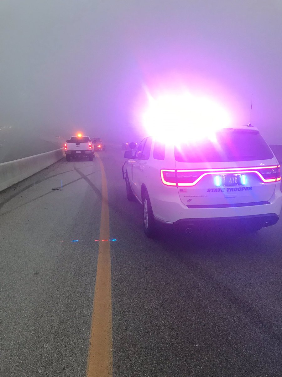 KHPEnEspanol's tweet photo. ¡Llegó el invierno! ¡Nos gustaría recordarle que reduzca la velocidad, especialmente alrededor de esas curvas! @kshighwaypatrol https://t.co/s0TbTd6IA1