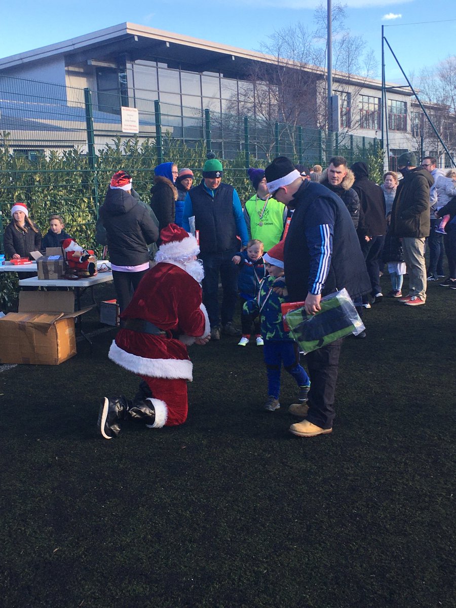 ⁦@KnocklyonU⁩ #FootballForAll - lovely scenes as 🎅🏻 visits Knocklyon Utd’s Football For All session this morning. Fantastic work by Mick Kennedy & gang 👏👏👏👏