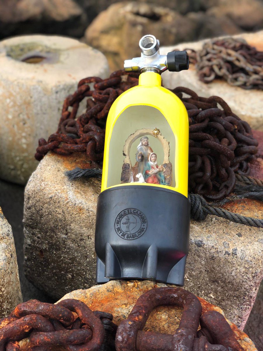 SER_Gijon's tweet photo. La Navidad 🎄 son tradiciones y, un año más, el Club de buceo Orca Formar (@ClubOrca) ha cumplido con la tradición de realizar su Belén viviente bajo el agua 👏👏 https://t.co/M0NhmsrR0V
