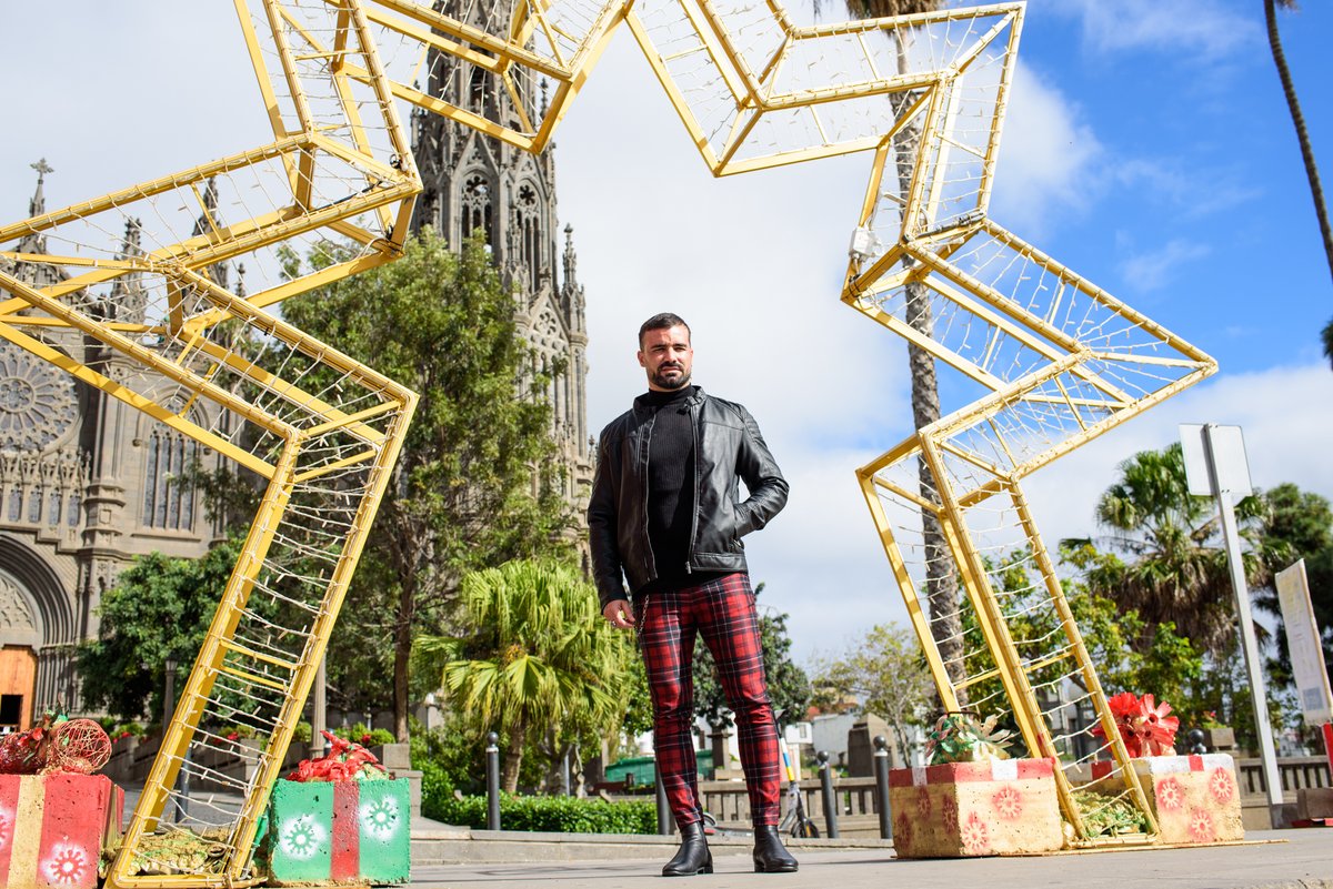 Turismo Arucas (@turismoarucas) on Twitter photo El cantante y compositor <a href="/tuttoduran/">Tutto Durán</a> visitó el municipio de #Arucas y ha aprovechado para conocer algunos de los comercios y atractivos navideños como el Belén de Arena.
El artista canario actuará el martes 22 en el Nuevo Teatro Viejo de Arucas. + info en regalatearucas.com El cantante y compositor <a href="/tuttoduran/">Tutto Durán</a> visitó el municipio de #Arucas y ha aprovechado para conocer algunos de los comercios y atractivos navideños como el Belén de Arena.
El artista canario actuará el martes 22 en el Nuevo Teatro Viejo de Arucas. + info en regalatearucas.com