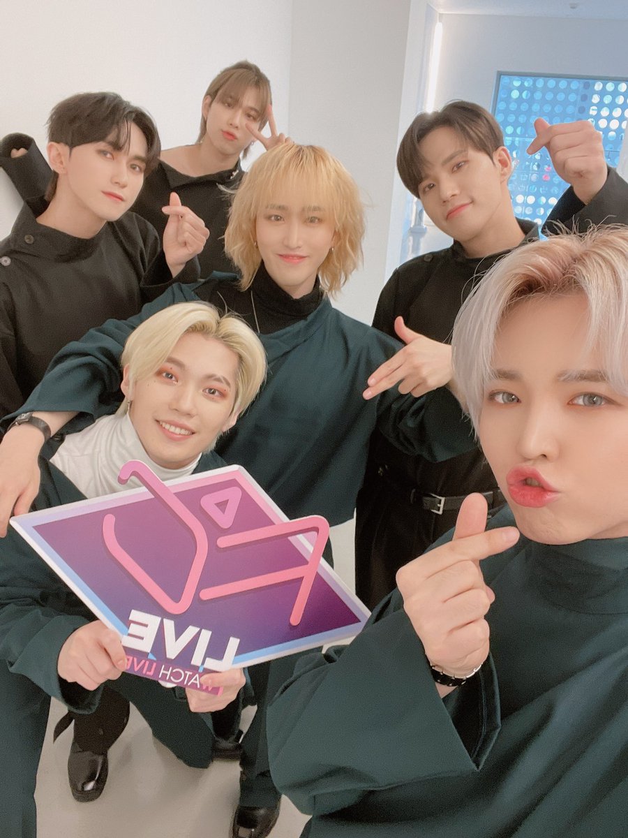 TARGET7_K's tweet photo. #제스
여러분 안녕🥰
트위터에 잼이가 떴어요!!
공연 끝나고 먹는 햄버겅❤️
행복한 주말이 되어봅시다!!
#TARGET #타겟 #FClive #지아이 #제스 #현 #로이 #바운 #우진 https://t.co/Ul6GnUFlIi