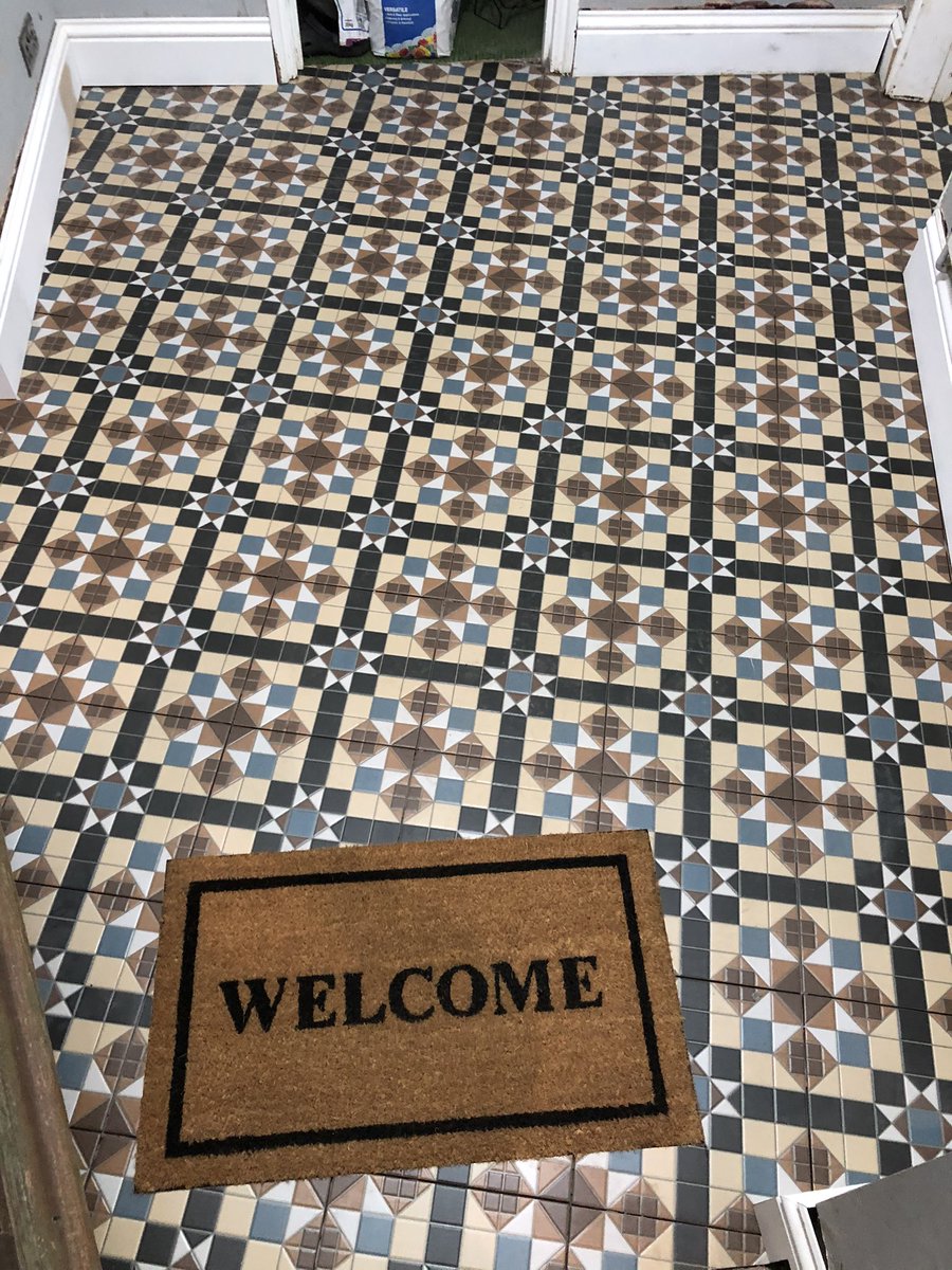 SCMPropMaint's tweet photo. Tiling of hallway completed yesterday
Customer doing the grouting !
Skirting cut & scribed for customer to fit apart from the tight radius 😁.
#victorian #floortiling #skirting https://t.co/fTEsvnZN8Y
