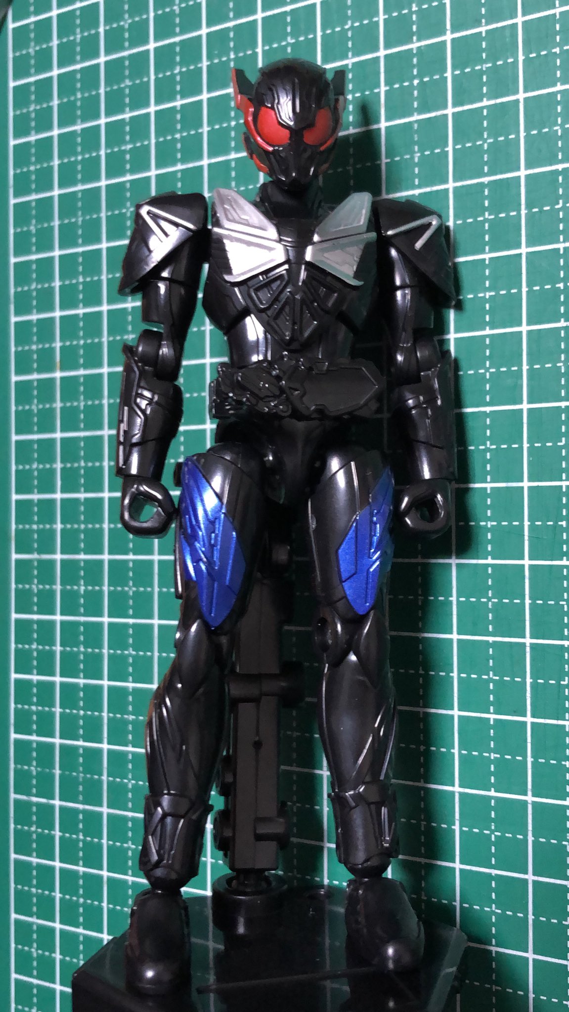 あまねこ 津軽三味線緑狐会 エデン素組み なーるほどこれならカラバリでアレいけるな 足首の外側にxマークの装甲があるのは ゼロワンのハイブリッドライズ形態スーツの流用かな あまね工房 劇場版仮面ライダーゼロワン T Co 1geiqlltls