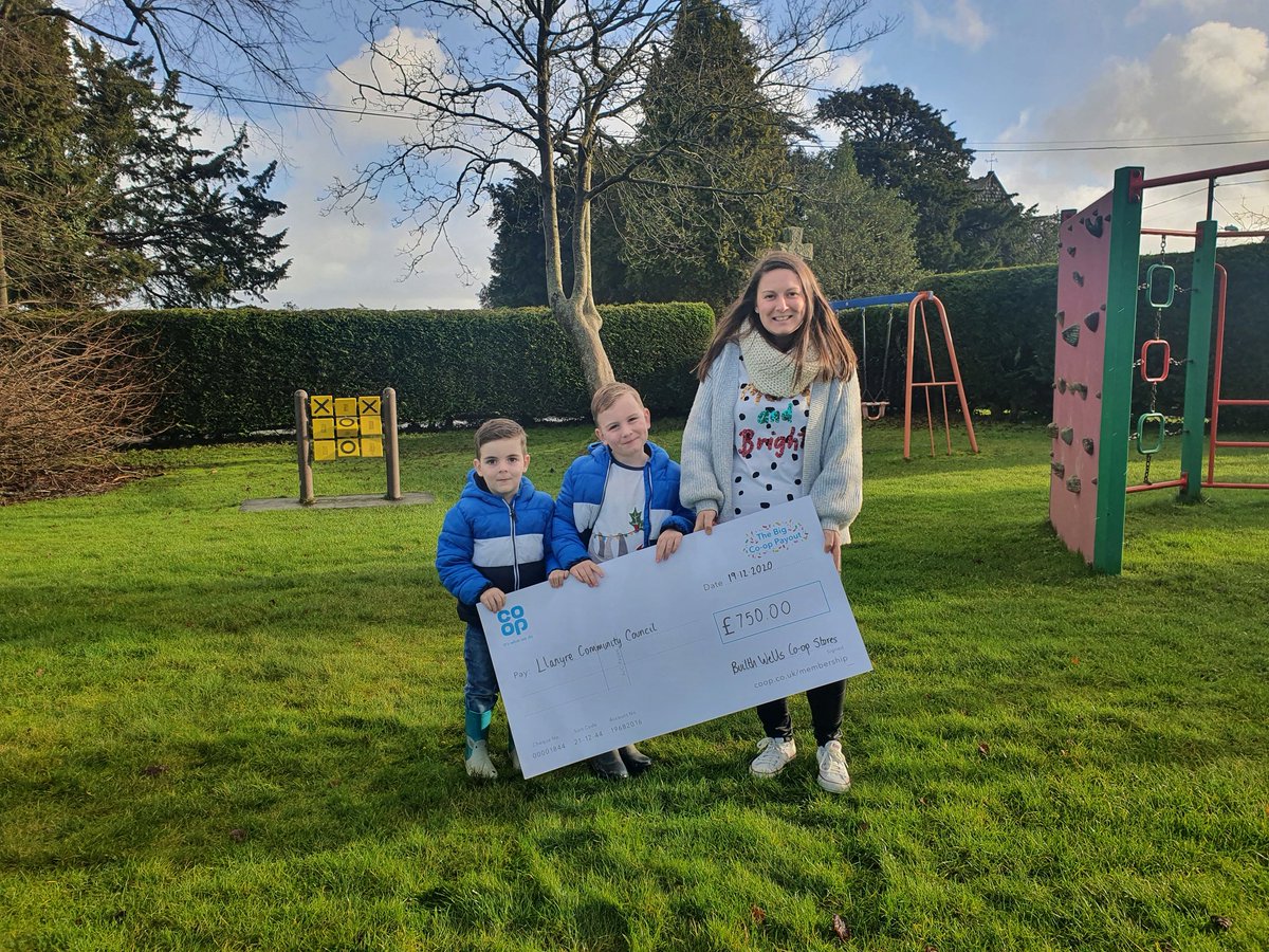 colley_robynne's tweet photo. So pleased to have been able to get a @coopuk #CommunityDonations for a park local to us. £750 going towards creating a new, fun &amp; safe space for children of all ages to enjoy in Llanyre 🥰
#CoopBuilthPetrol #ItsWhatWeDo #MakingADifference
@KerinaRees @kingcop4 @P_Chudders https://t.co/BbmHJ3TPVT