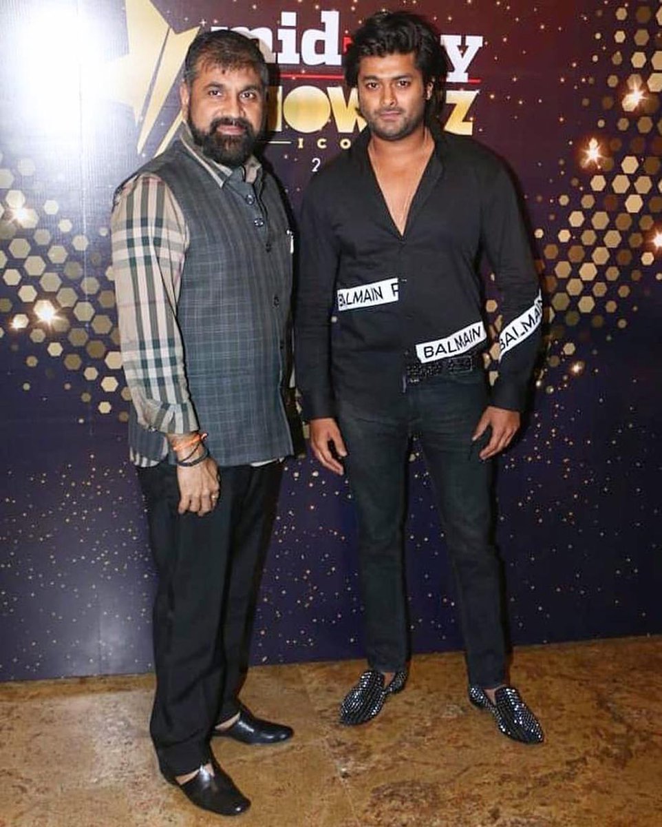 AhirsachinAhir's tweet photo. Congratulations Krrish Ahir @ikrrishahir to be Awarded as Emerging Entrepreneur of the year prize in the fitness category at the Mid-Day Showbiz icon Award.
Proud Moment!
#Energia #Needsupps
@ikrrishahir https://t.co/g0eUhG8vSo