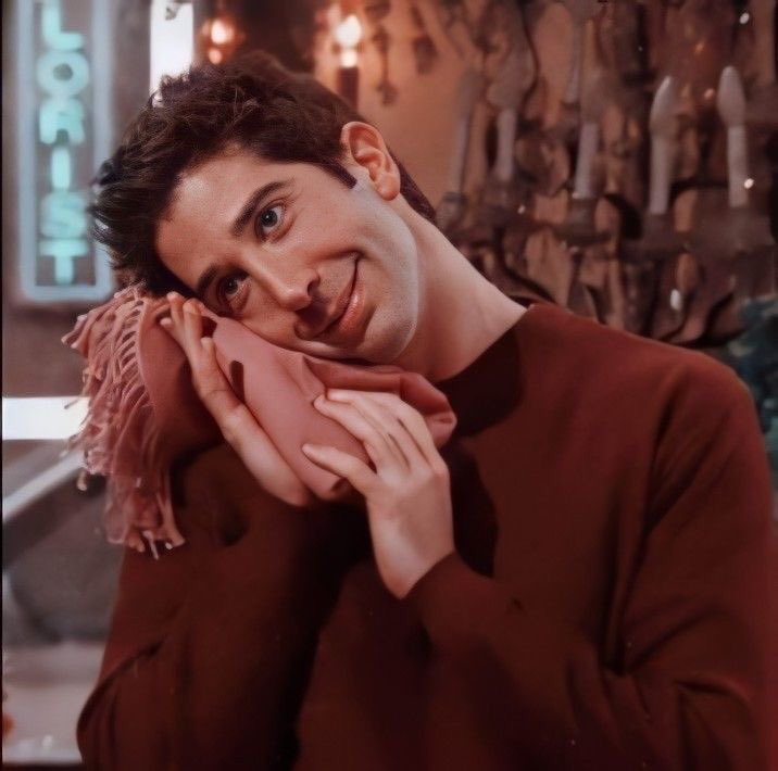 2. ross geller -he/him-straight (yes sure lol)-secretly a simp for louis -doesn’t talk about babygate -in love with ziam-hates eleanor-fights with antis all the time-aimh tweet supremacy -cries over y&b every night -“they’re so real i’m crying”