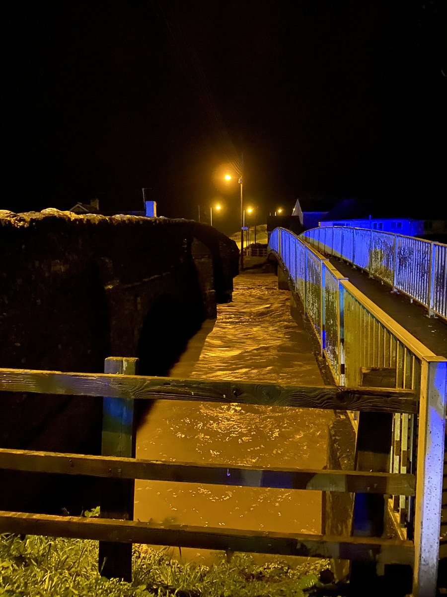 Our crews spent several hours last night protecting properties in the Cothi Bridge area near Nantgaredig.  

River levels in and around Carmarthen remain high. 

Keep up to date with the latest flood alerts at <a href="/NatResWales/">Cyfoeth Naturiol Cymru | Natural Resources Wales</a> 

<a href="/mawwfire/">Tân CGC / MAWW Fire</a>