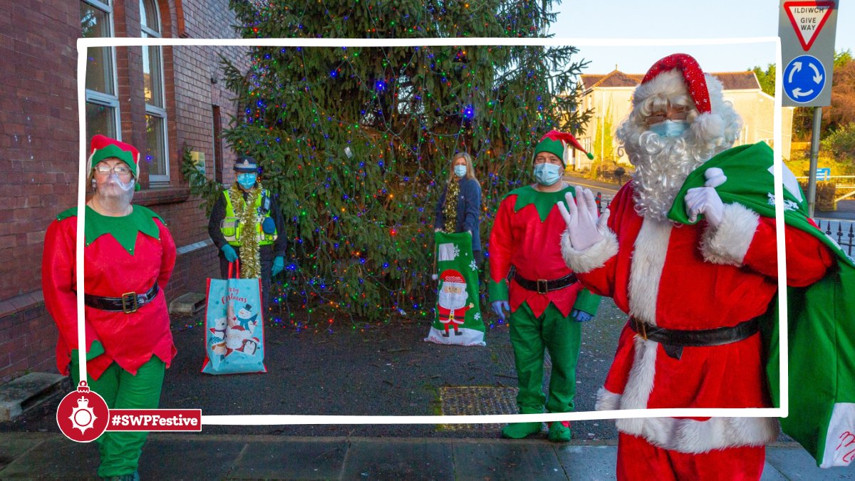 swpolice's tweet photo. It had to be different this year. ๐
๐ท
But, last weekend, our team in @SWPSwansea were delighted once again to be able to spread some festive cheer by helping Santa and his elves with their annual present-drop to children in Clydach ๐ฅฐ
#SWPFestive #Morriston_NPT
^hs https://t.co/9hvUzjCEXr