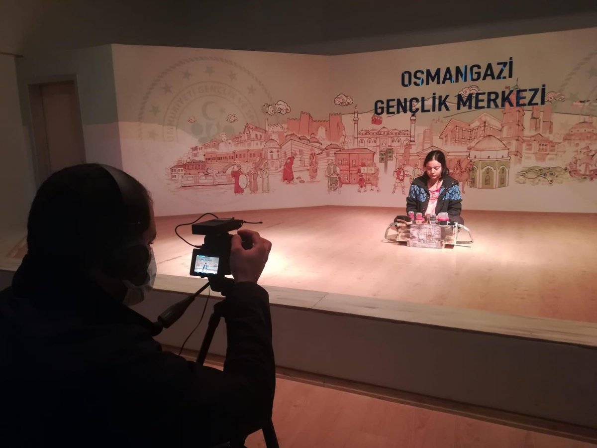 “Az kelimeyle çok şey söyleyebilmektir şiir...”

Gençler Arası Şiir Okuma Yarışmamızın Türkiye finallerini de “çevrimiçi” olarak gerçekleştirdik.

📝Kübra Ünlü, Ali Osman Güney, Rabia Nur Torlak, Talha Alperen Bozak kendi kategorilerinde BİRİNCİ oldular.

Tebrik ediyoruz👏🏻