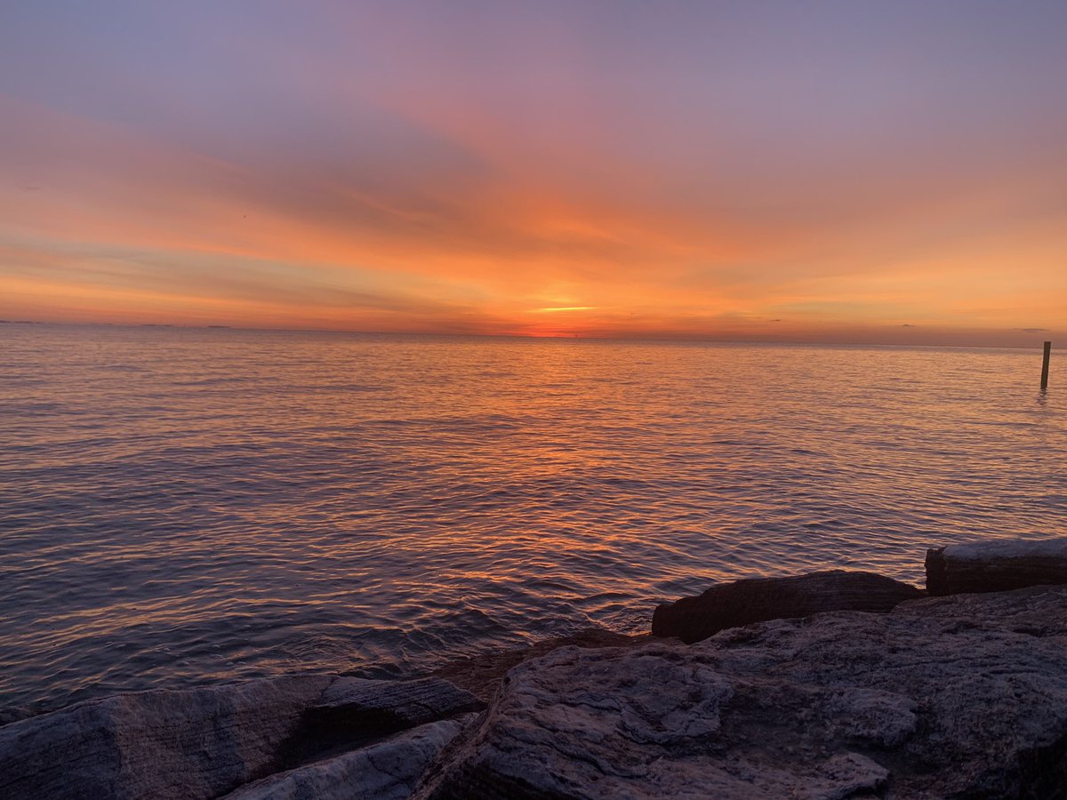 Mornin Y’all ☕️☕️💙❄️☀️ Hope everyone has a great weekend! Be safe and stay healthy 😉 #sunrise