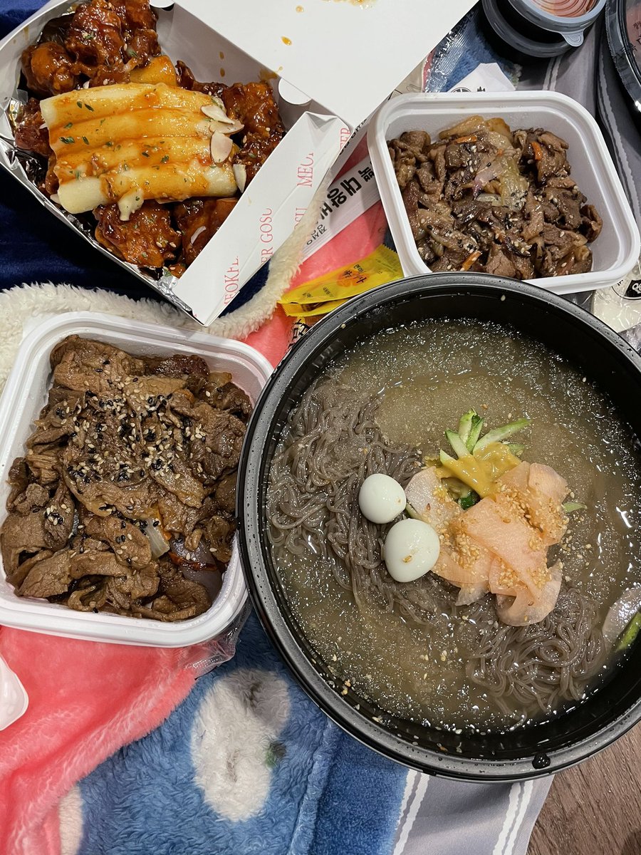 O322__SW's tweet photo. 끼니 보고하는 예쁜 덩웅 🥰🍖🍣🍜 https://t.co/YtWXACw4bX