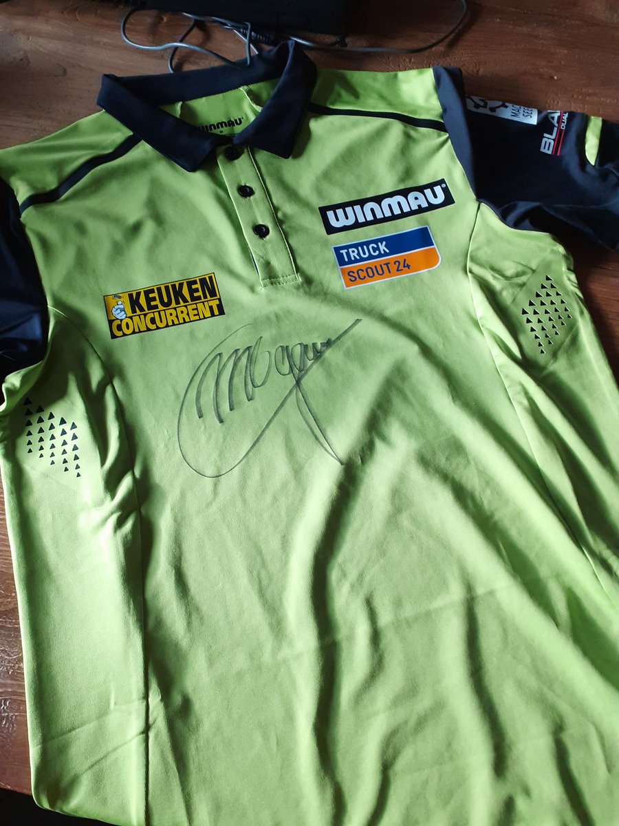 Kei bedankt <a href="/MvG180/">Michael Van Gerwen</a> <a href="/TrucksBlog/">TruckScout24</a>