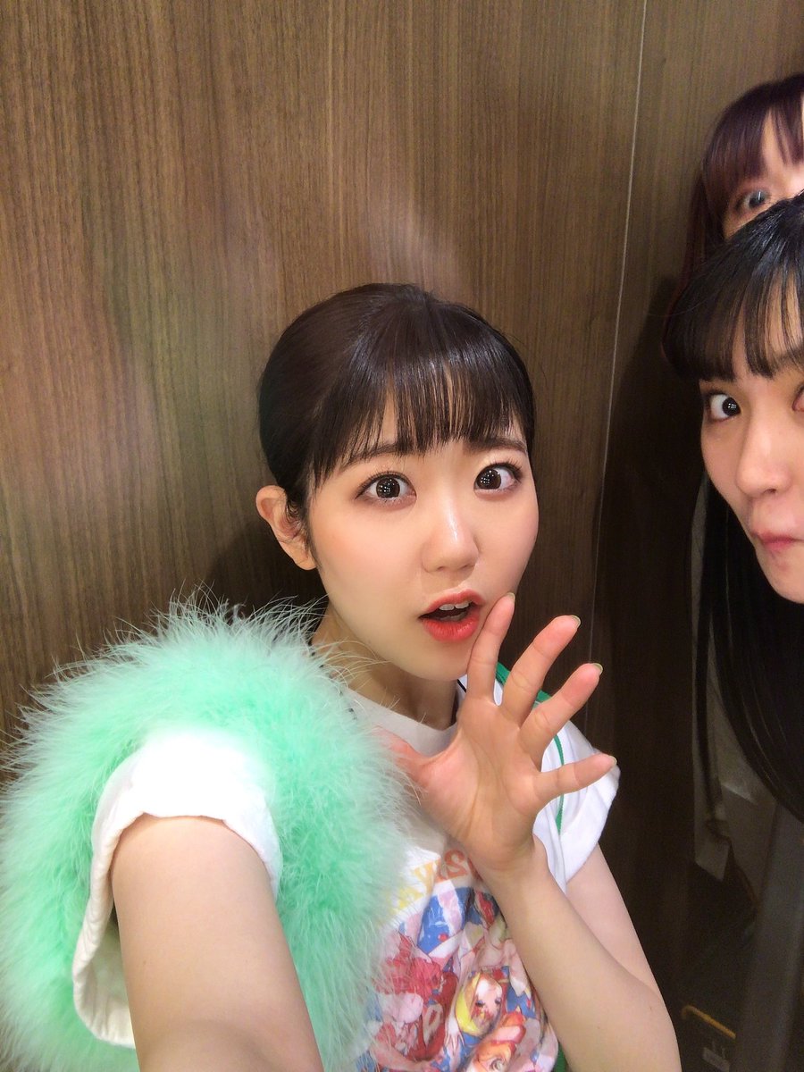 東山奈央 オフィシャル 楽屋で写真を撮っていたら ひょっこり そして 全員集合 ワルキューレはますます仲良しですっ うふふ 今回 会場に来られなかった方にもライブのハイライトなどをぜひツイートで共有してくださると嬉しいです