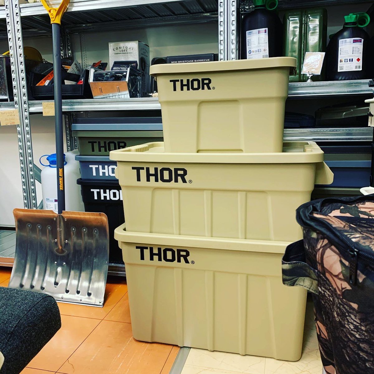 Rodcontrol 収納ボックス新色コヨーテ お部屋の収納や アウトドアグッズの収納に便利なトートボックスに新色が仲間入り ただ今お店で展示中です Thor Large Totes With Lid 35 収納ケース キャンプギア インテリアショップ 雑貨屋 長野県