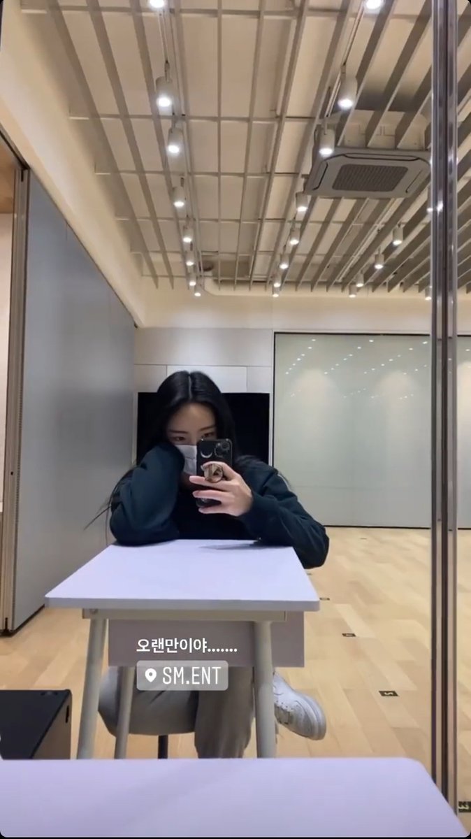 baechurenes's tweet photo. Joy, RV dancer, Rozalin (the one who danced with irene as her doppelganger) in the same practice room....😶 https://t.co/i1QK174ewi