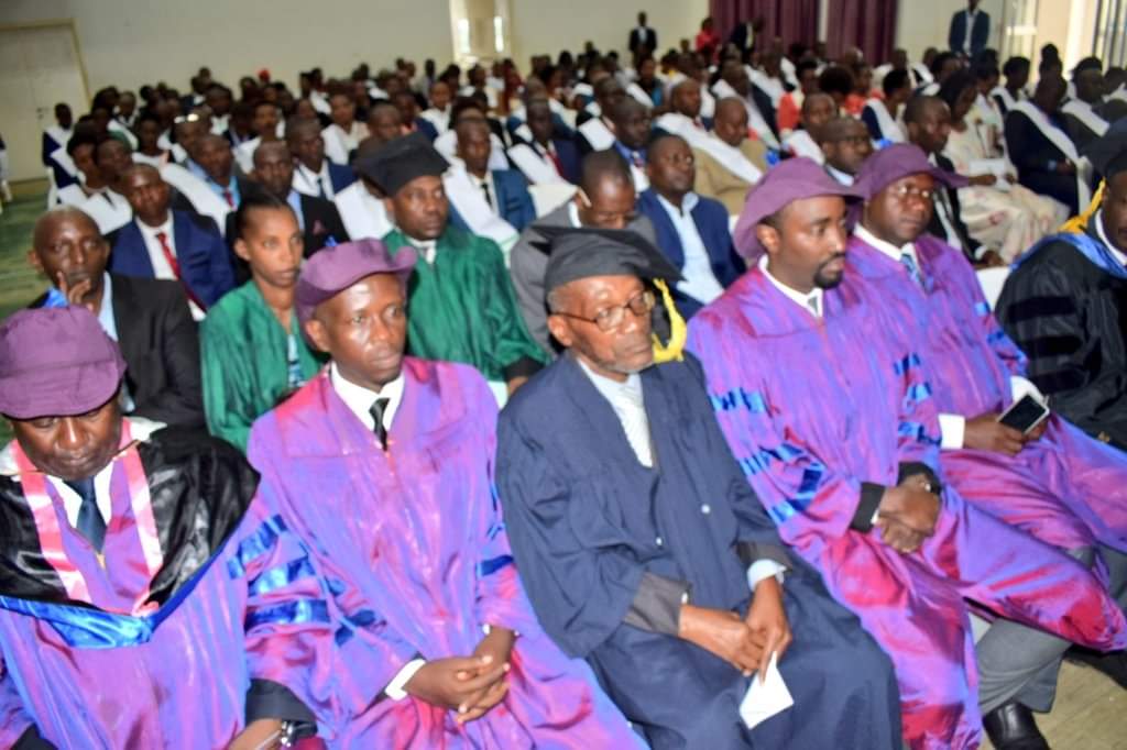 LaNovaBurundi's tweet photo. #Burundi 336 Lauréats de la 6ème promotion ont reçu leurs Certificats supérieur de Perfectionnement dans Le Centre de Recherche et de Perfectionnement ( #CEREPE ) ce samedi 19 Décembre 2020. https://t.co/FC8qou9VSr