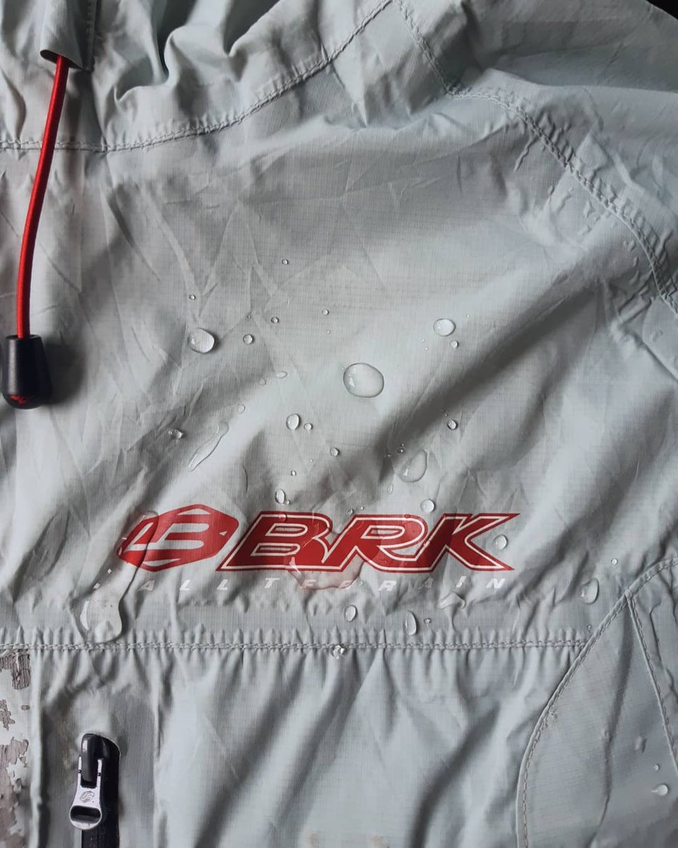 amongdagang's tweet photo. BRK
Size 105/ XL fit XXL
#readyamdg

Waterproof
Windbreaker
Air Ventilation

Good condition/ Used / 2nd
Warna pekat
Kondisi 95%

❗❗Harga?? 150k❗❗

Info &amp; order:
Fast respon WA 089649467242 https://t.co/wuhOahYKGQ