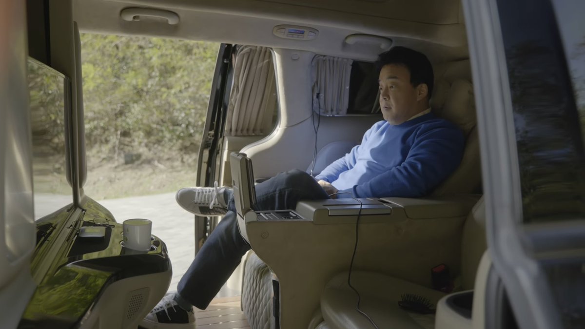 METALBUTTER's tweet image. 촬영하다가 쉬는 시간에 게임하는 백종원 선생님 명언 터진다. 저 짧막한 한마디에서 게임을 대하는 마음이 바로 느껴짐.