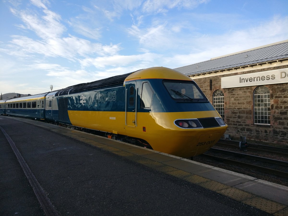 One year ago today, 43206 and 43312 provide the traction for EC60 on 1Z46 1214 INV to EDB. Both power cars looked immaculate after being painted into Rail Blue by <a href="/heritagepaintin/">Ian</a> 

Inverness, 19/12/19.