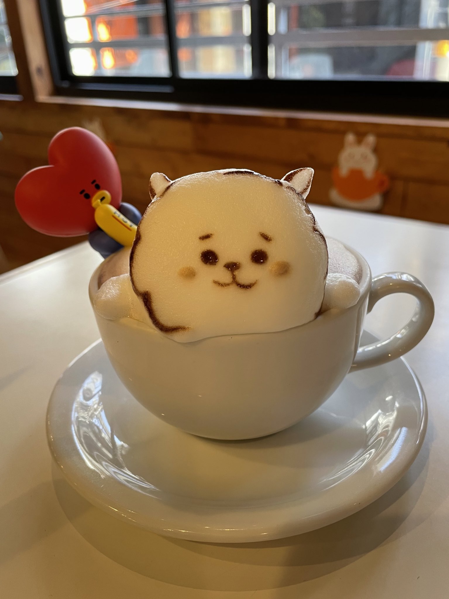 れもᴾ ʳᵒᵒᶠ 昨日showcaceの後 3dラテアート Rjをお願いしました お友達はcooky かわいい かわいい カフェリシュー Bt21 T Co Ielswi7mbj Twitter