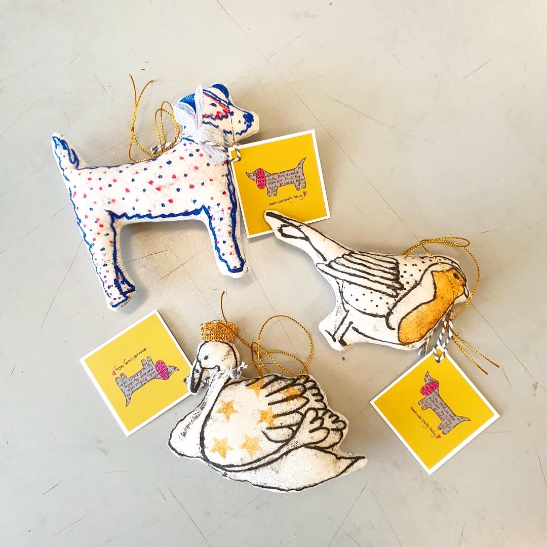 wyprintworkshop's tweet photo. If you’re still looking to lift your lounge with something, these handmade decorations are @SallyandRupert 🎁🎄.
Available in our Mirfield shop, open today, Monday, Tuesday and Wednesday! 

#madewithlove #supportlocalartists #shopsmall #handmade 
 
#wypw #temporarycontemporary https://t.co/jNkT8Y1Hfk