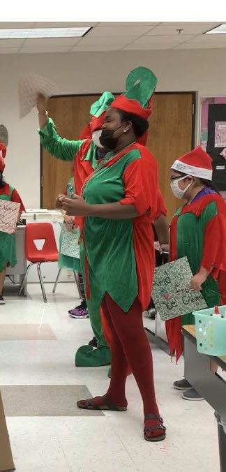 IHSProjectUnify's tweet photo. Tajha organized presents for all the students with the help of Benison Center! The students performed a play, decorated cookies and all the MC Chic ladies had a wonderful holiday celebration!! https://t.co/XDGfIRF9yH