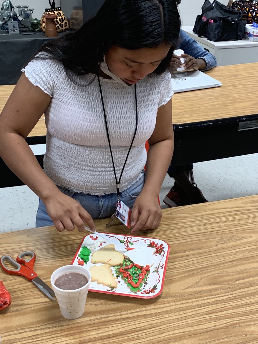 IHSProjectUnify's tweet photo. Tajha organized presents for all the students with the help of Benison Center! The students performed a play, decorated cookies and all the MC Chic ladies had a wonderful holiday celebration!! https://t.co/XDGfIRF9yH