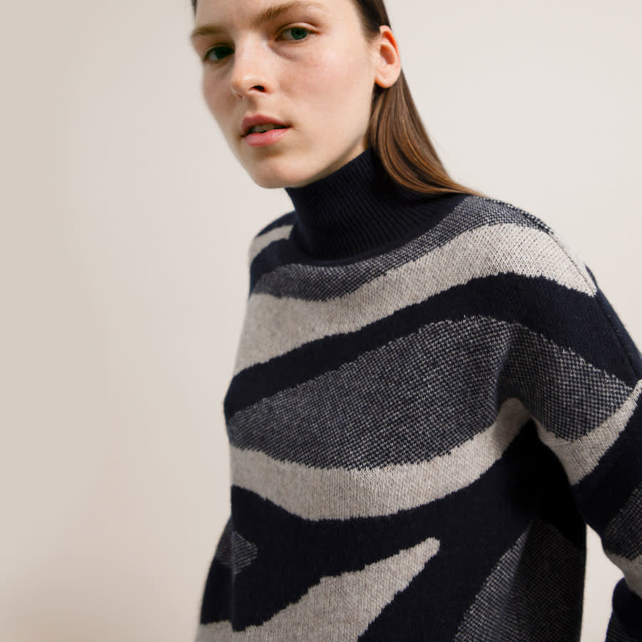 Love this stunning jumper by <a href="/armedangels/">ARMEDANGELS</a>. Maybe for your last minute wishlist?
​ supergoods.be/collections/ar…