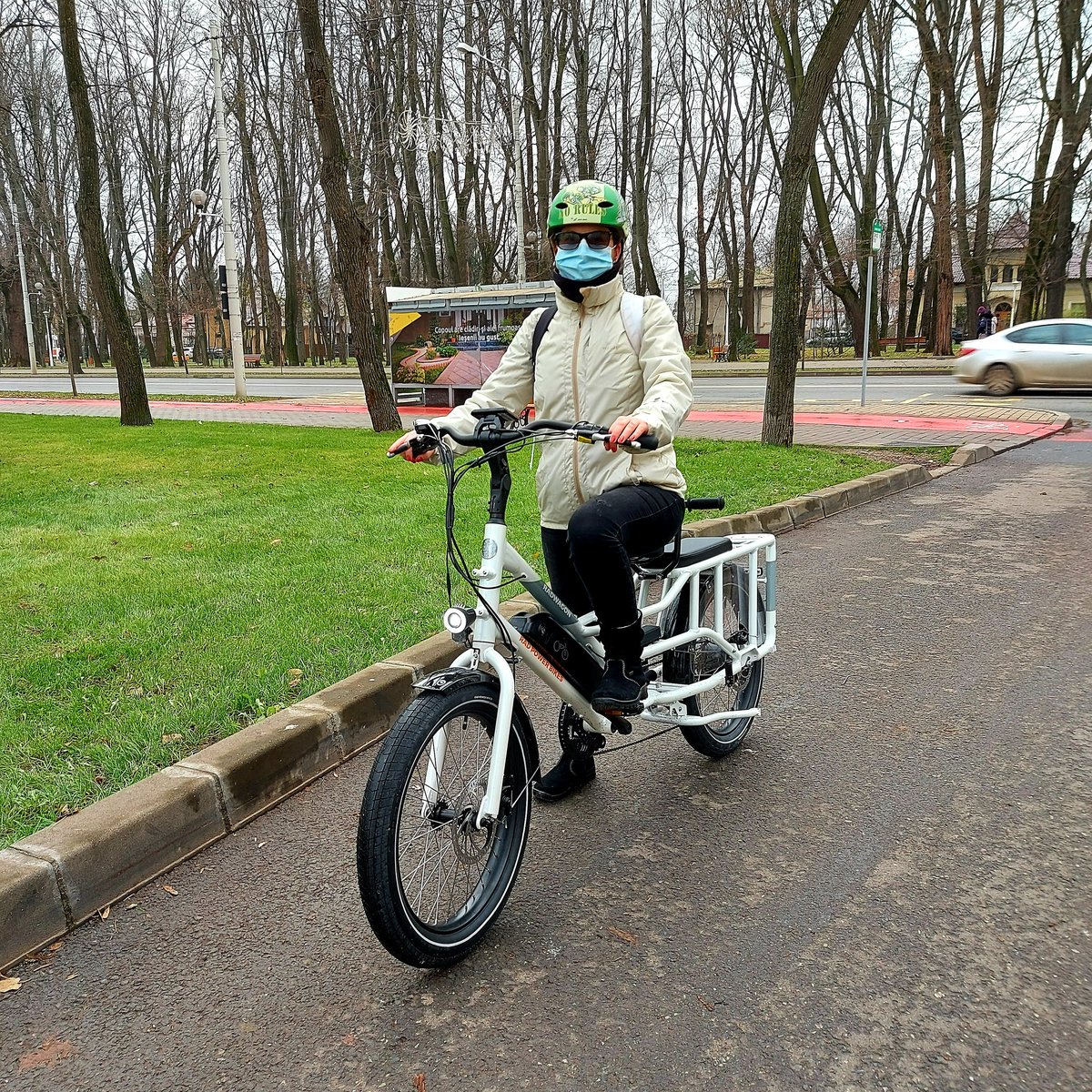 ElenaGorgan's tweet image. It's cold, it's damp and I forgot my gloves. But damn if this isn't worth it! #radwagon4 from @RadPowerBikes review coming up #firstimpressions #babyitscoldoutside