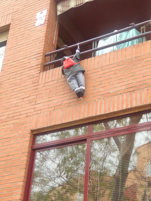 nonbait's tweet photo. ¡Olentzero ha llegado lejos! Nuestra clienta @loliarellano nos ha enviado esta foto desde Torrejón de Ardoz con su Olentzero de colgar. ¡Mil gracias por la foto, Loli!

💕 Nos encanta que nos enviéis fotos con vuestros productos Nonbait ya en destino. ¡Envíanos la tuya! https://t.co/yfYfZuOjf3