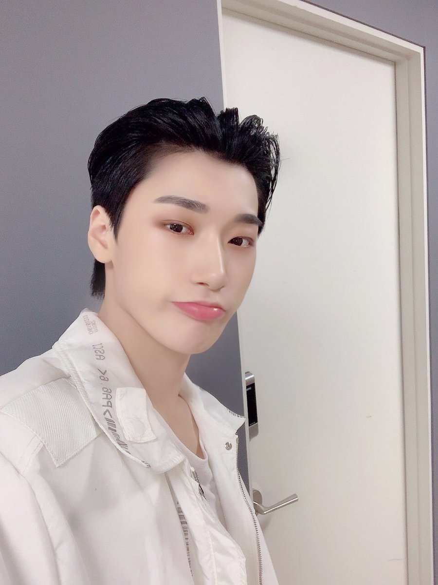 ATEEZofficial's tweet photo. [#산] 날이 추워요
집에서 나가기 전에 따뜻하게 입었나
체크해요❤️
#ATEEZ #에이티즈 https://t.co/8x2lK2bLw2