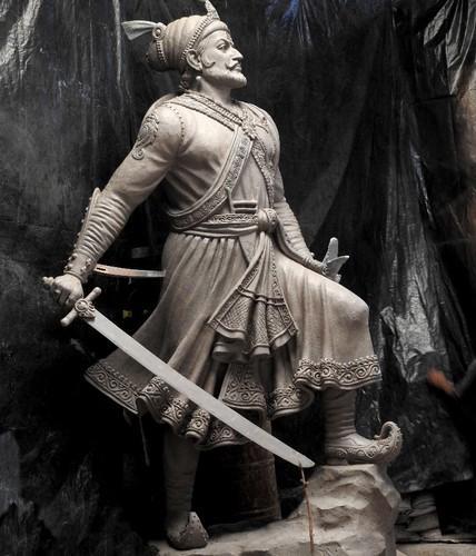 Chhatrapati Sambhaji Maharaj was fighting as if possessed. His eyes raged with anger was searching for the Viceroy who dared challenge his supremacy. While slaying the enemy flanks and making his way through, he spotted the viceroy.