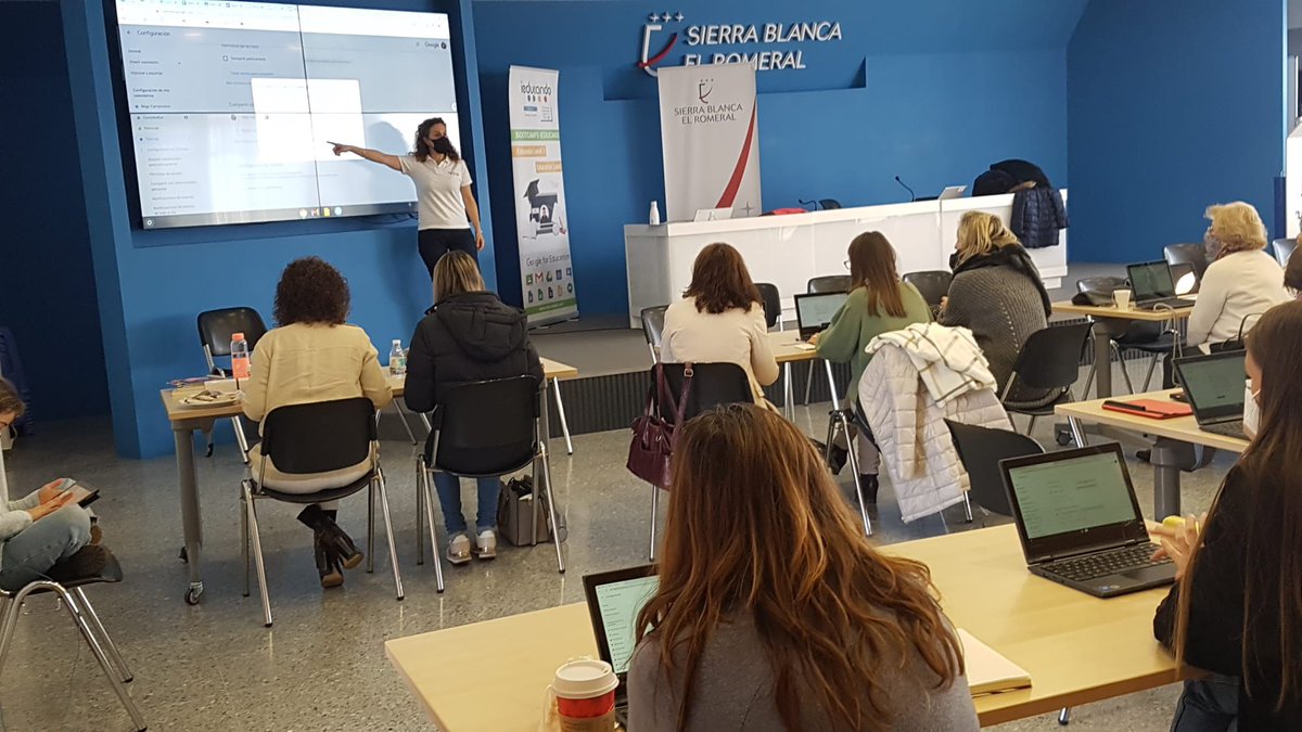 begocarramolino's tweet photo. Los profes de @CSierraBlanca @attendis @El_Romeral empiezan a calentar motores para realizar su examen de certificación de @GoogleForEdu 
#ieducandoBootcamp #ieducandoformacion @ieducando @jacondea también está apoyando 👍🏼😃 https://t.co/wEK7kNxUy0