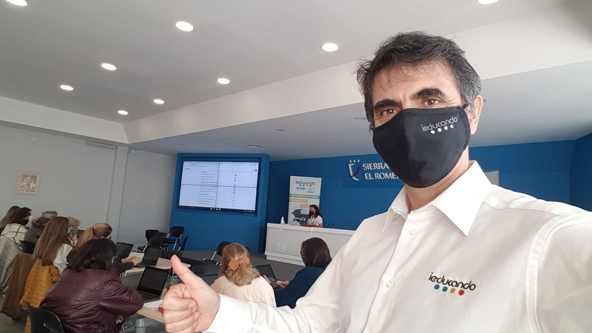 begocarramolino's tweet photo. Los profes de @CSierraBlanca @attendis @El_Romeral empiezan a calentar motores para realizar su examen de certificación de @GoogleForEdu 
#ieducandoBootcamp #ieducandoformacion @ieducando @jacondea también está apoyando 👍🏼😃 https://t.co/wEK7kNxUy0