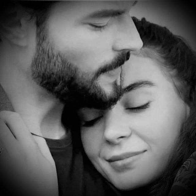 A7SAAS_KAL7REER's tweet photo. مجرد ان ارتمي بين احضانك يشعرني بانني عدت الي وطني https://t.co/Er5xOzZiwt