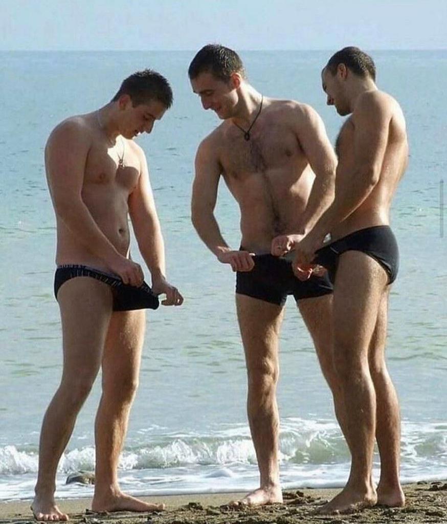 Man15103's tweet photo. Fraternise....warm-up and action 😉😈 https://t.co/yZ9766x8sz