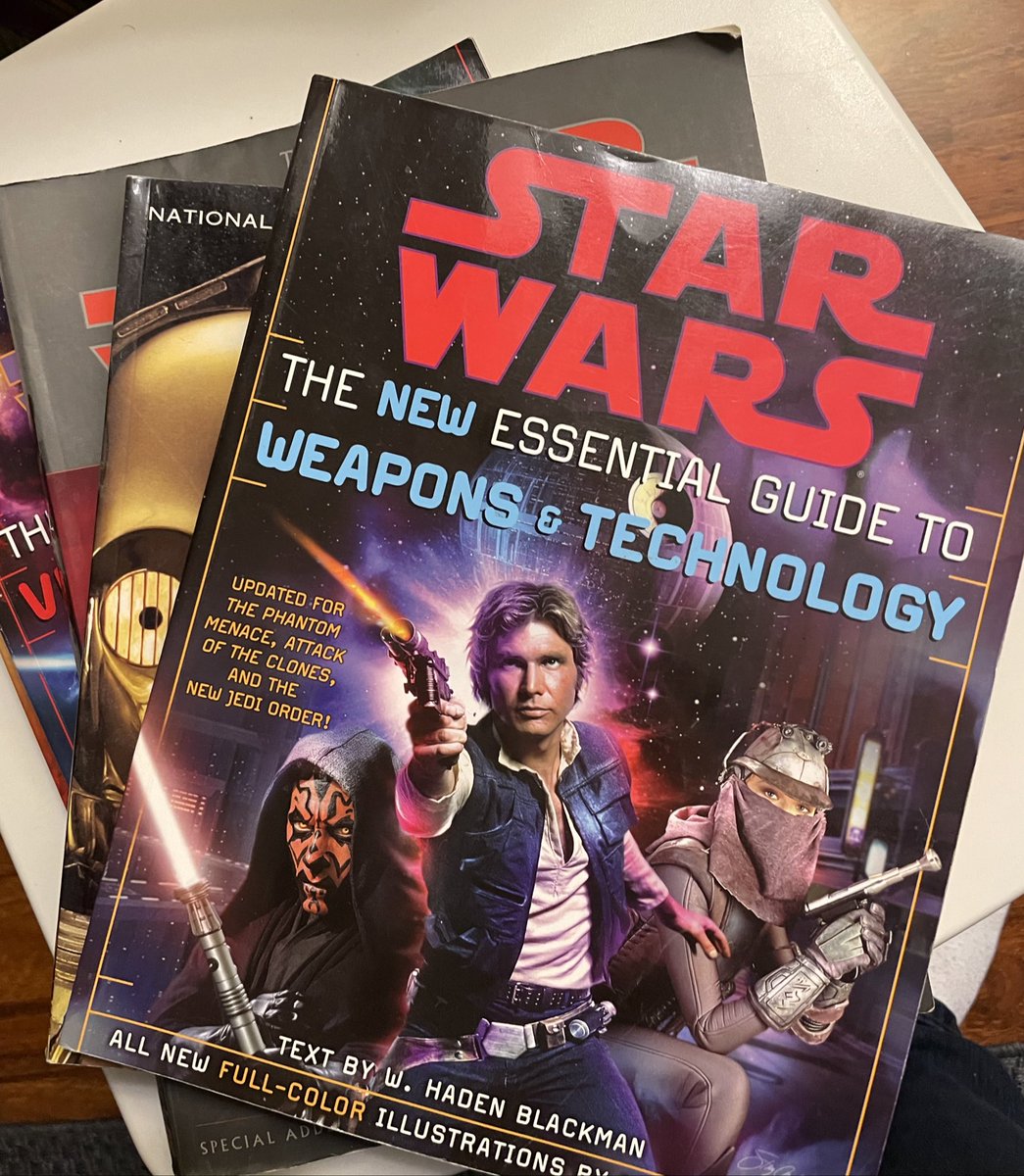 JaniSuonpera's tweet photo. Oi mitä aarteita löysin kaapista, kun katselin #kotivara’sta vapaapäiviin lukemista. Saatan jopa jakaa otteita & helmiä tästä @starwars -aiheisesta loppuvuoden pyrähdyksestä 😁😉👋🏾👋🏾
#starwars #jedijutut #sithtouhut #voima #midichlorians #lukeminen #oppaat #jedi #sith https://t.co/sGLXM4h0rI