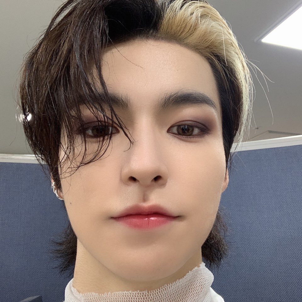 ELASTofficial's tweet image. 저는 아직도 눈물자국의 여운이 가시질 않는데..
엘링들은 어떠합니까용??😢
오늘 하루도 고생했어요☺️
보고 싶다 엘링❤️

#엘라스트 #ELAST #로민 #Romin