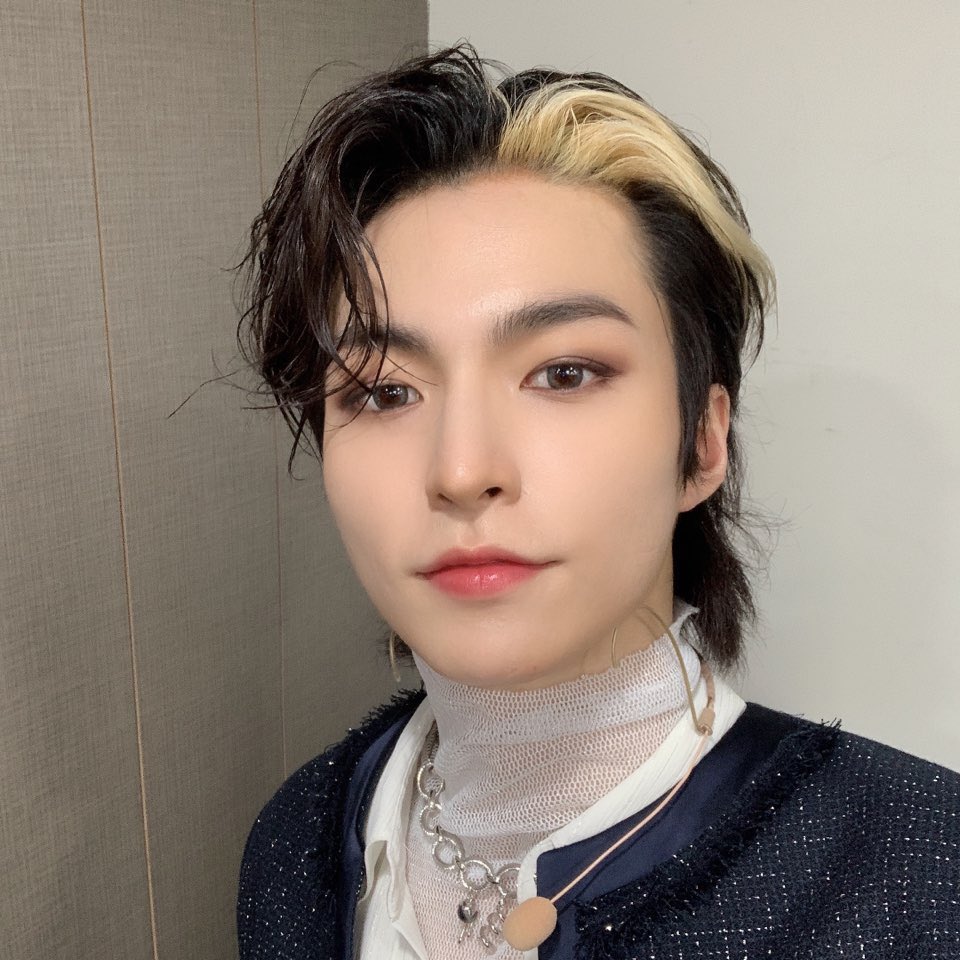 ELASTofficial's tweet image. 저는 아직도 눈물자국의 여운이 가시질 않는데..
엘링들은 어떠합니까용??😢
오늘 하루도 고생했어요☺️
보고 싶다 엘링❤️

#엘라스트 #ELAST #로민 #Romin