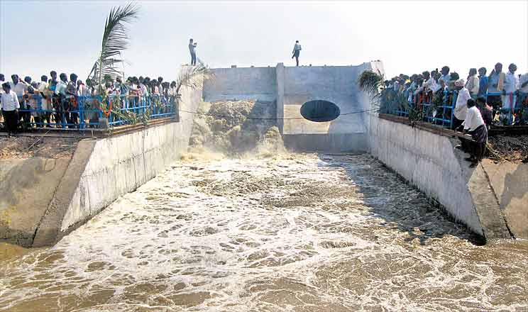 The Jawahar Nettempadu Lift Irrigation Scheme(JNLIS) envisages lifting of 21.425 TMC of water from the foreshore of PJP Reservoir to create irrigation for 2.00 lakh acre in the drought prone upland areas of Gadwal and Alampur constituencies covering about 148 villages in 8 mdls