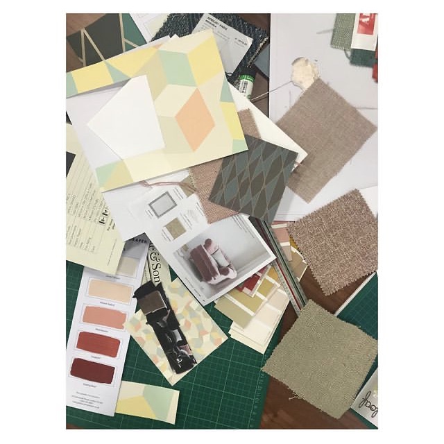 InteriorAcademy's tweet image. #StudentSpotlight: 'Samples for days' for a new project by student Mairi Morton. 👌
Turn your passion into a profession with our #interiordesign accredited courses: bit.ly/31ve364

#sampleboard #interiors #interiordesigner #IDAI