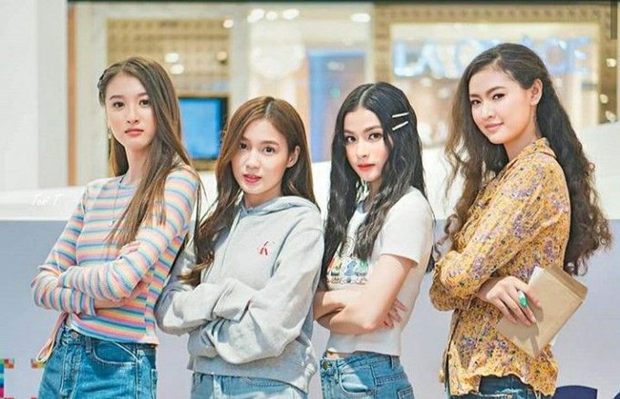 Lunacllst's tweet photo. 𝘍𝘳𝘪𝘦𝘯𝘥𝘴𝘩𝘪𝘱 𝘪𝘴 𝘢 𝘴𝘵𝘰𝘳𝘺 𝘢𝘣𝘰𝘶𝘵 𝘤𝘰𝘮𝘱𝘭𝘦𝘮𝘦𝘯𝘵𝘢𝘳𝘪𝘵𝘺. 𝘊𝘰𝘮𝘱𝘭𝘦𝘵𝘪𝘯𝘨 𝘵𝘩𝘦 𝘨𝘢𝘱 𝘵𝘩𝘢𝘵 𝘤𝘢𝘯 𝘣𝘦 𝘧𝘪𝘭𝘭𝘦𝘥 𝘣𝘺 𝘭𝘰𝘷𝘦𝘳𝘴 𝘢𝘯𝘥 𝘧𝘢𝘮𝘪𝘭𝘺. 𝘛𝘩𝘦𝘳��� 𝘪𝘴 𝘢 𝘱𝘭𝘢𝘤𝘦 𝘪𝘯 𝘺𝘰𝘶𝘳 𝘩𝘦𝘢𝘳𝘵 𝘸𝘩𝘦𝘳𝘦 𝘰𝘯𝘭𝘺 𝘧𝘳𝘪𝘦𝘯𝘥𝘴 https://t.co/eyt8roegme
